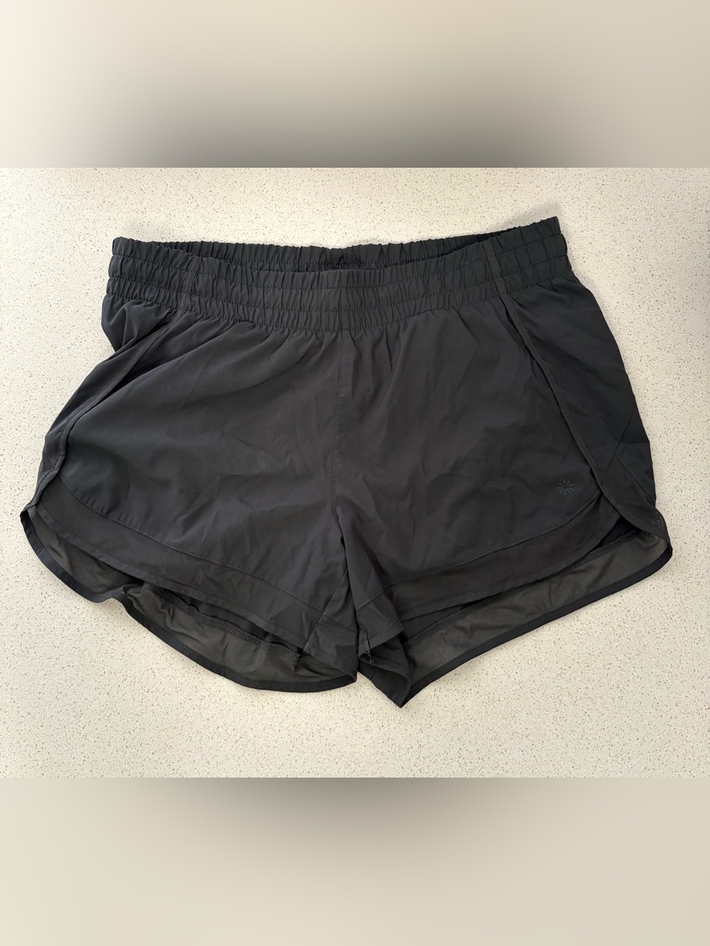 Athleta Mesh Racer Run Mid Rise 4" Short - Picture 2 of 12